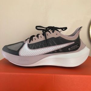 Nike Women Zoom Gravity Sneakers